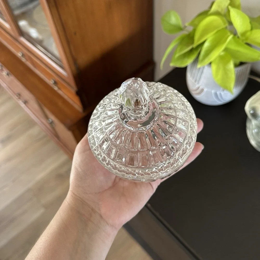 VTG Round Clear Crystal Candy Dish Lid Jewelry Trinket Box Pressed Cut 4.5